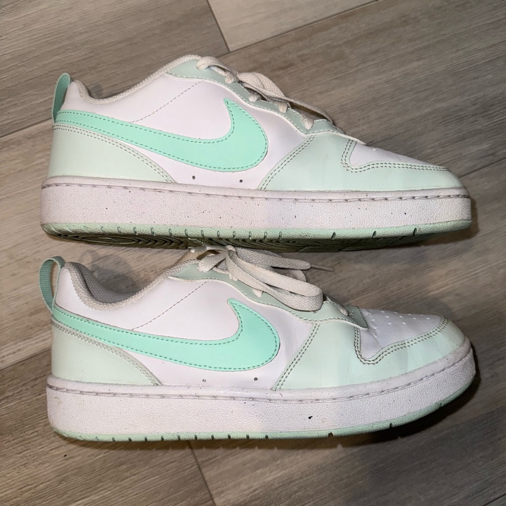 Nike White and Light Green Low-Top Sneakers